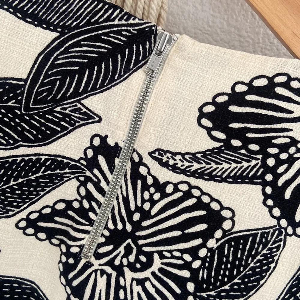 J. Crew beaded sleeveless top embellished structured tank spring vacation size 2 - Picture 11 of 16